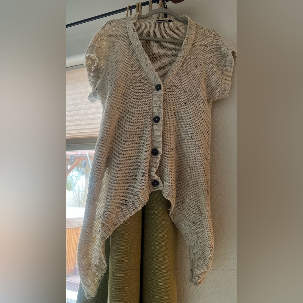 Allen B by Allen Schwartz Cream Button-Up Women's Sweater Shirt Size Medium.